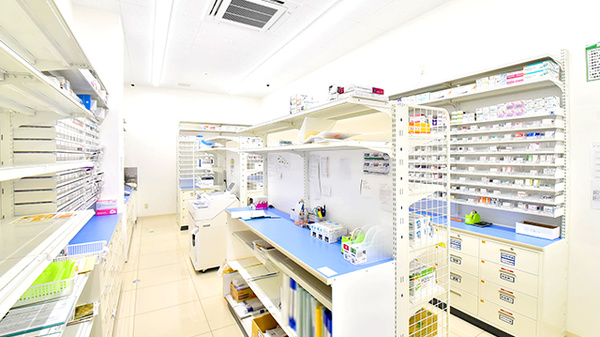 スギ薬局 南越谷店の調剤室
