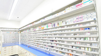 スギ薬局 南越谷店の薬棚