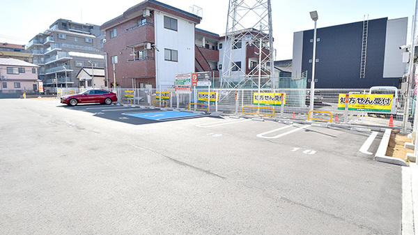 スギ薬局 南越谷店の駐車場