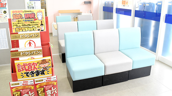 マルエ薬局高崎棟高バイパス店の待合スペース