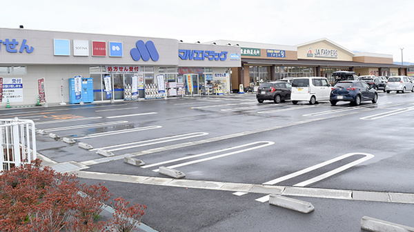 マルエ薬局高崎棟高バイパス店の駐車場