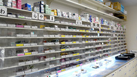 マルエ薬局新里店の薬棚