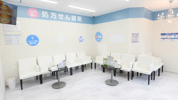 薬局日本メディカルシステム 浦和店の待合スペース