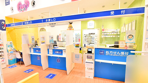 クオール薬局 西新井栄町店の受付/カウンター