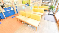 クオール薬局 西新井栄町店の待合スペース
