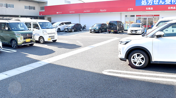 アカカベ薬局　泉大津昭和町店の駐車場