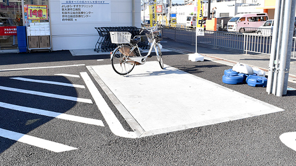 アカカベ薬局　泉大津昭和町店の駐輪場