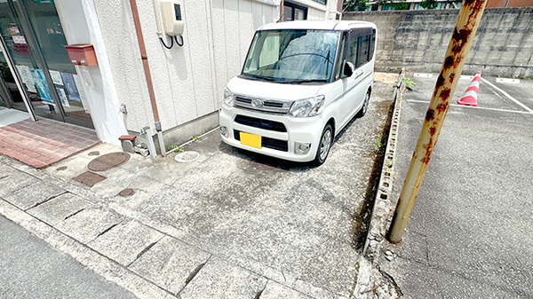アイテル薬局 白石店の駐車場