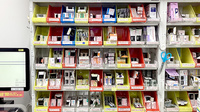 薬局トモズ小手指店の薬棚