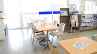 マルエ薬局　東吾妻原町南店の待合スペース