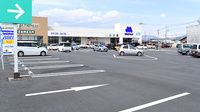 マルエ薬局ショッピングタウン川原店の駐車場