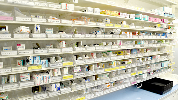マルエ薬局　安中杉並木店の薬棚