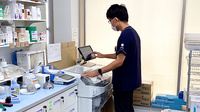 メイプル薬局在宅センター富士店の作業風景