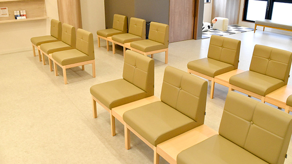 エンゼル薬局 東姫路店の待合スペース