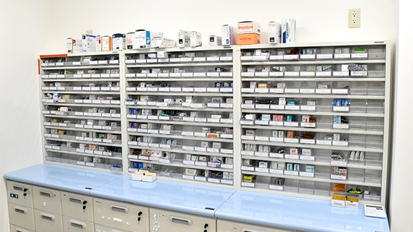 エンゼル薬局 東姫路店の薬棚