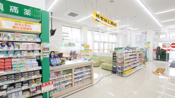 スギ薬局 吹田原町店の入口