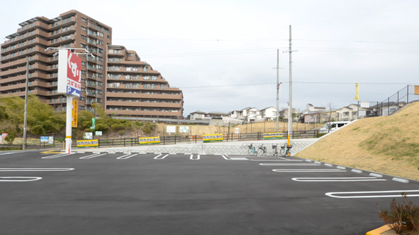スギ薬局 吹田原町店の駐車場