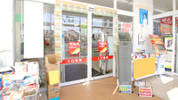 調剤薬局ツルハドラッグ郡山島店の入口