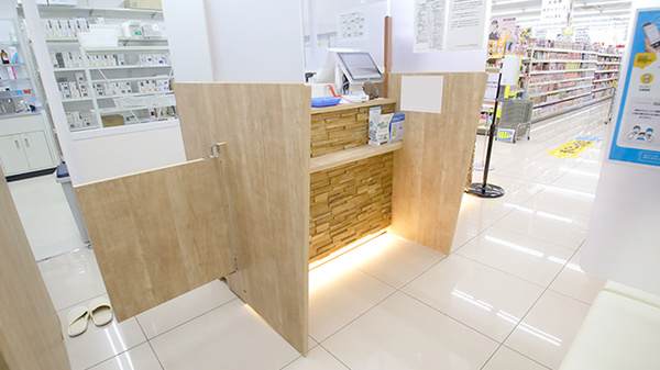 調剤薬局ツルハドラッグ郡山島店の受付/カウンター