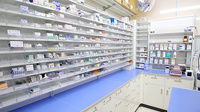 調剤薬局ツルハドラッグ郡山島店の薬棚