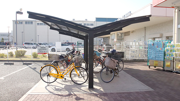 調剤薬局ツルハドラッグ郡山島店の駐輪場