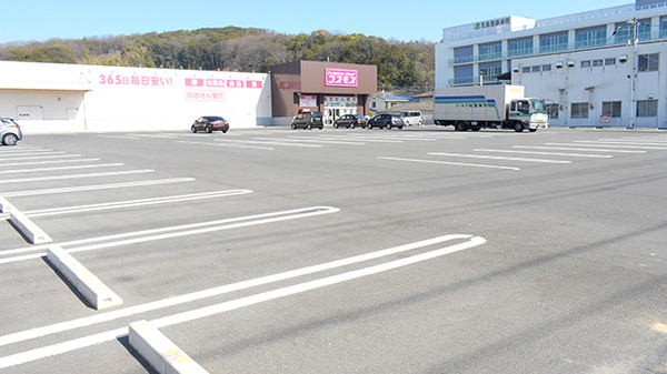 コスモス調剤薬局　下の町店の駐車場