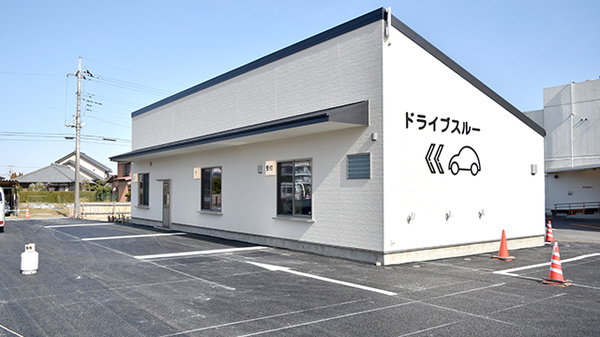 神崎スマイル薬局のドライブスルー