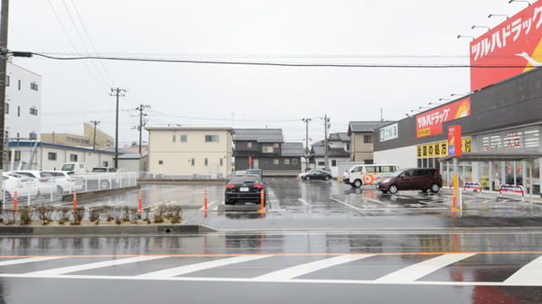 調剤薬局ツルハドラッグ住吉苅田店の駐車場