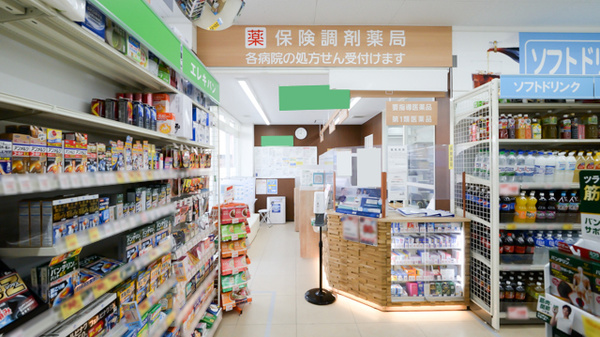 調剤薬局ツルハドラッグ尼崎金楽寺店の入口