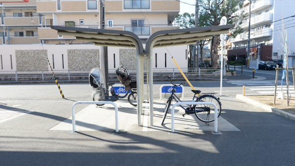 調剤薬局ツルハドラッグ尼崎金楽寺店の駐輪場