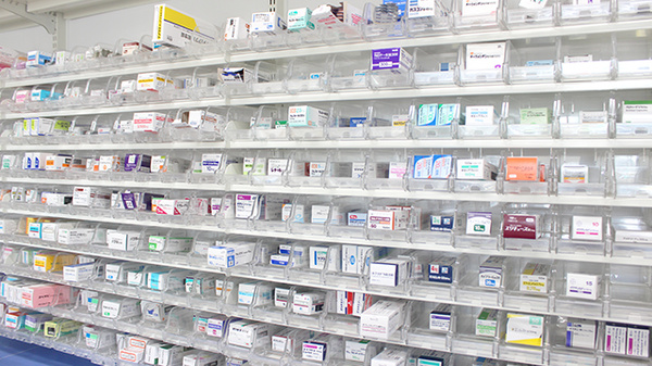 ノムラ薬局 一番橋店の薬棚
