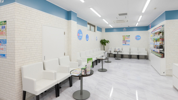 薬局日本メディカルシステム 尾山台店の待合スペース
