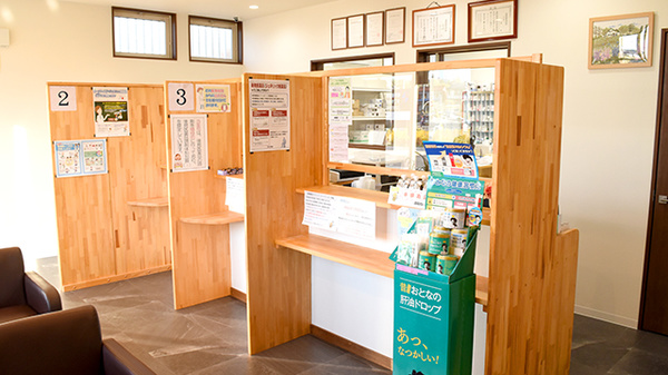 令和調剤薬局の受付/カウンター
