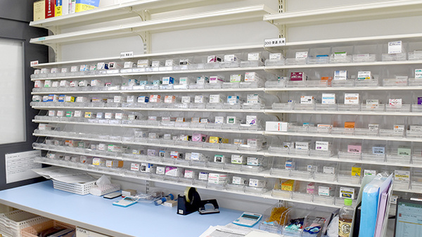 コクミン薬局　玉出駅前店の薬棚