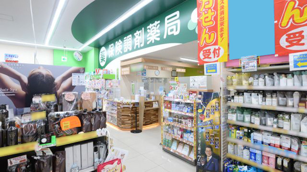 調剤薬局ツルハドラッグ東光10条店の入口