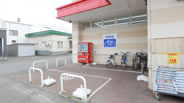 調剤薬局ツルハドラッグ東光10条店の駐輪場