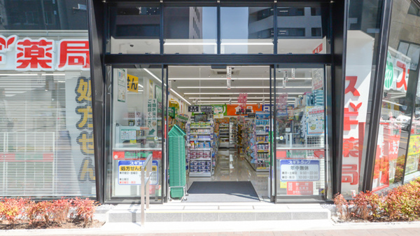 スギ薬局 四谷三丁目店の入口