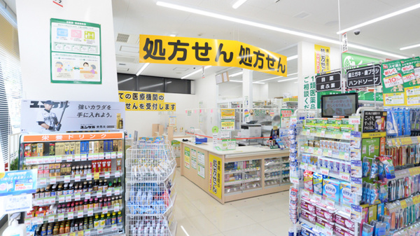 スギ薬局 四谷三丁目店の入口