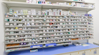 スギ薬局 四谷三丁目店の薬棚