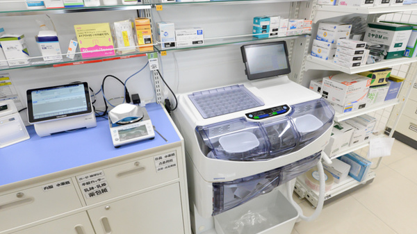 スギ薬局 四谷三丁目店の調剤器具