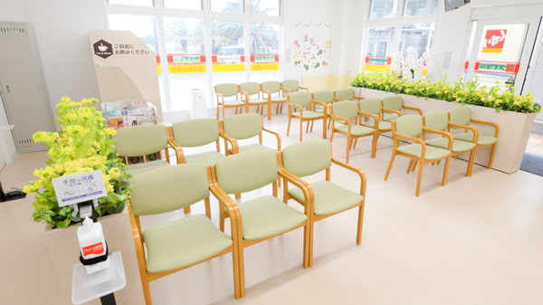 スギ薬局 渥美病院店の待合スペース