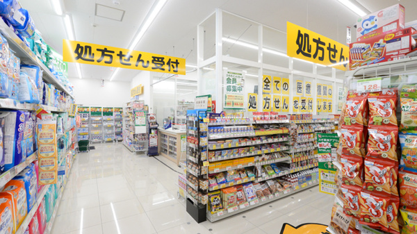 スギ薬局 茨木市駅前店の入口