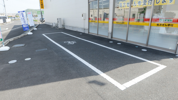 スギ薬局 太田西本町店の駐輪場