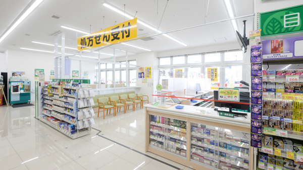 スギ薬局 鳳東町店の入口