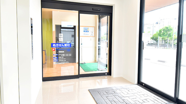 ドラッグイレブン薬局小田部店の入口