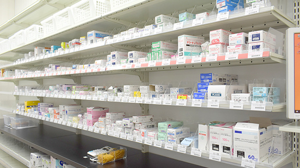 ユタカ薬局　桂坂の薬棚