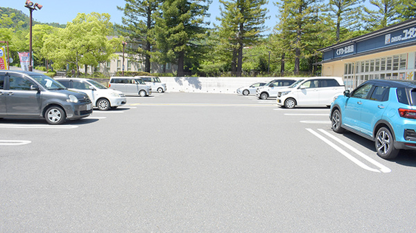 ユタカ薬局　桂坂の駐車場