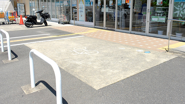 ユタカ薬局　桂坂の駐輪場