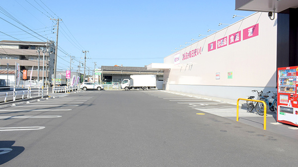 コスモス調剤薬局　明神店の駐車場