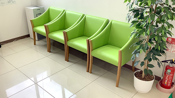 ドラッグセイムス大網みずほ台薬局の待合スペース